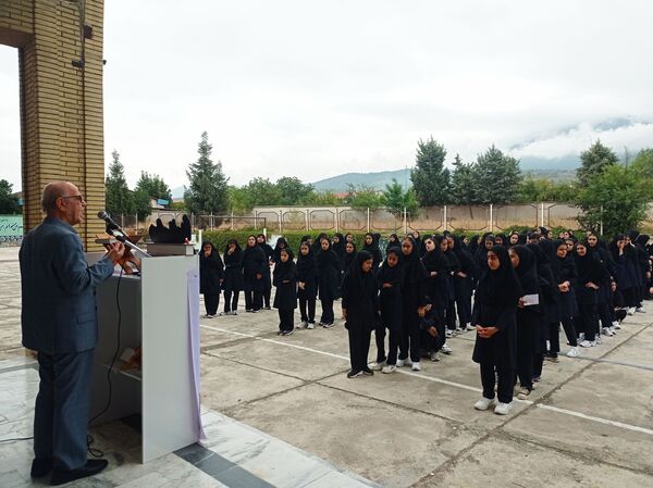 شروع سال تحصیلی جدید در دبیرستان یاران امام گلوگاه 