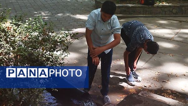 اولین نماز جماعت پایه دهمی ها همراه با کادر دبیرستان شاهد ابوذر غفاری 