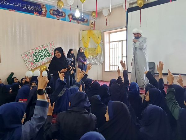 روز شاد و خاطره‌انگیز دانش‌آموزان در دبیرستان شاهد تکتم