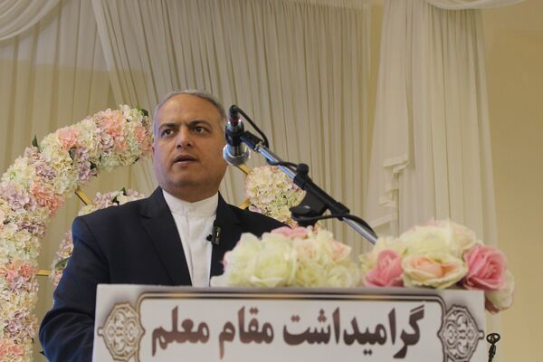 برگزاری مراسم گرامیداشت مقام معلم در بهارستان‌دو
