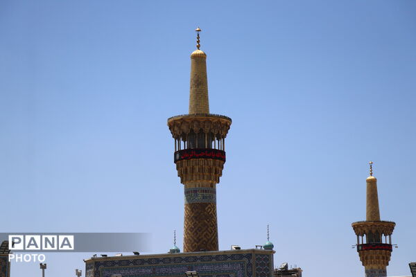 حرم مطهر امام رضا(ع)، میزبان زائران و عزاداران رهبر شهید