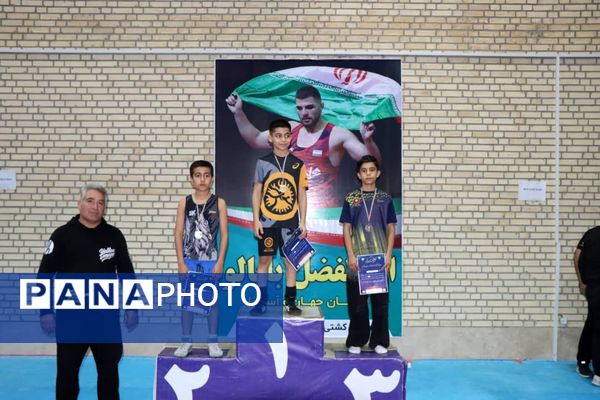 قهرمانی نونهالان و نوجوانان رباط‌کریم در رقابت‌های کشتی