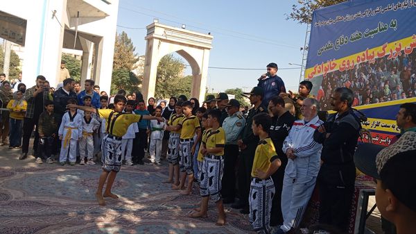 همایش پیاده روی خانوادگی در نیشابور