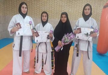 دریافت مدرک مربیگری کاراته توسط کارآموزان کانون ۱۳ آبان آباده