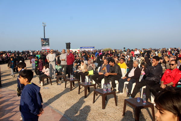 پیاده‌روی خانوادگی در بوشهر