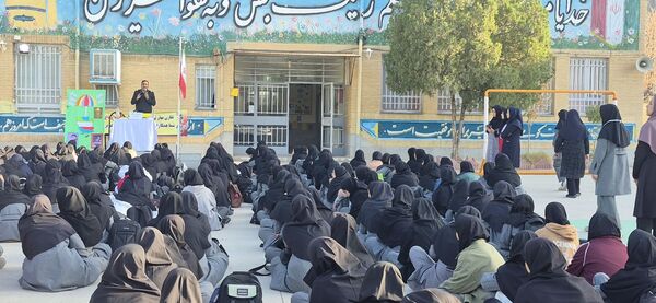گرامیداشت هفته پدافند غیرعامل در مدرسه زنده جانی شهرستان کاشمر 