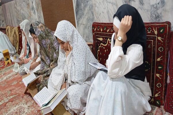 آخرین روز از اعتکاف دانش آموزی انس با خدا  در مسجد جامع شهر بار نیشابور