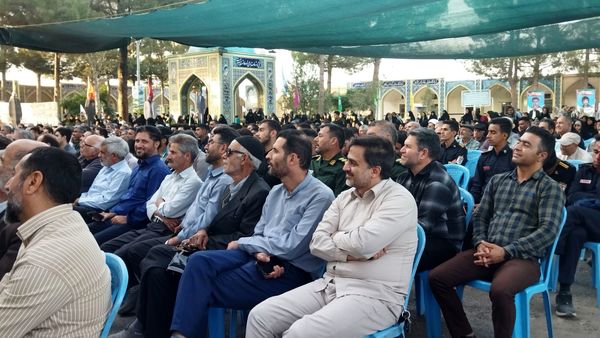 غبارروبی مزار شهدا توسط مسئولین شهرستان نیشابور انجام شد 