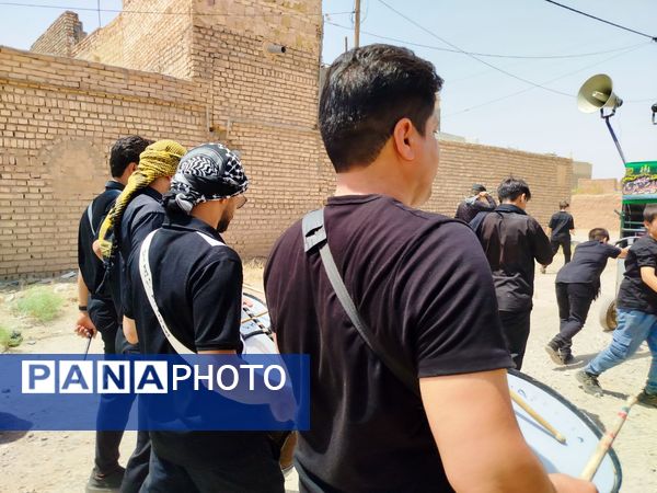 حضور هیات های روستای فدافن در هیئت حسینی در روز عاشورا