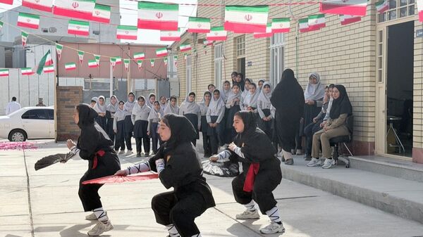 افتتاح نمایشگاه دست‌سازه‌های دانش‌آموزی در هنرستان صدیقه طاهره(س)