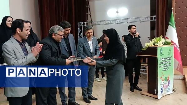 مراسم تجلیل از برگزیدگان نوجوان سالم