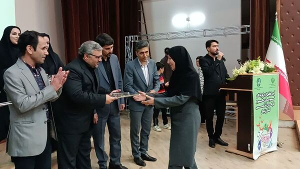 مراسم تجلیل از برگزیدگان نوجوان سالم