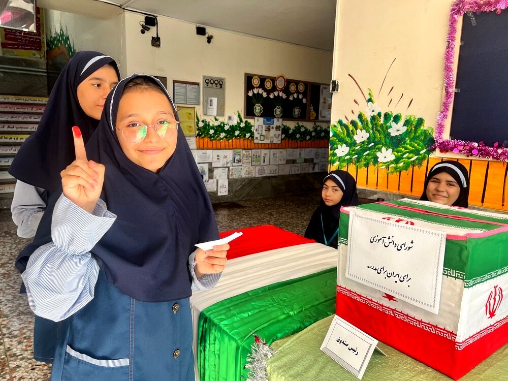 بیست و هفتمین‌ انتخابات شورای دانش‌آموزی دبستان دخترانه المهدی ناحیه 2 کرج