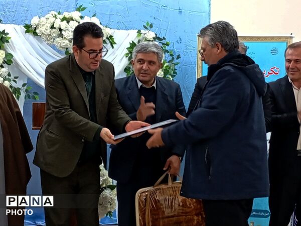آیین تجلیل از فرهنگی بازنشسته در شهرستان مانه
