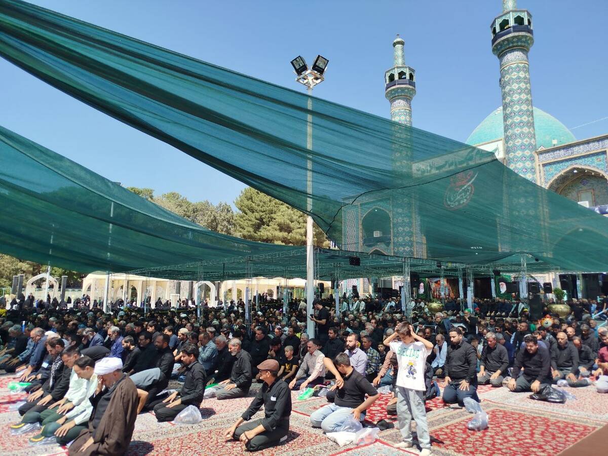 اقامه نماز ظهر اربعین در کاشمر