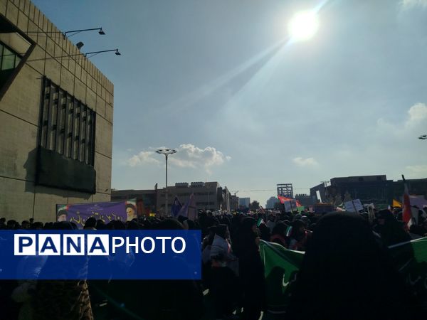  موج خروشان مردم در سیزده آبان امت واحده را به رخ کشید