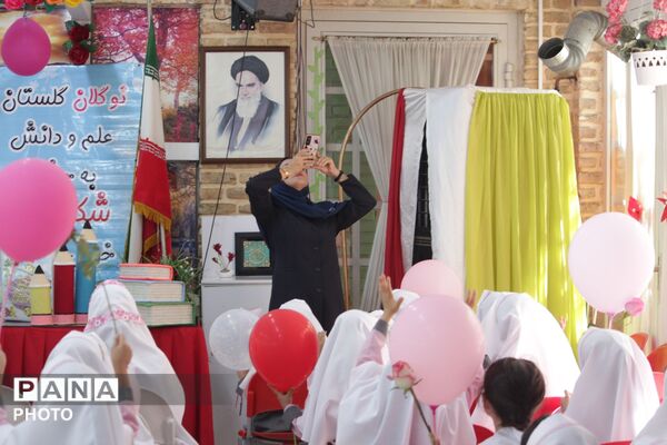 جشن شکوفه‌ها؛ آغاز خاطره‌انگیز سال تحصیلی کلاس‌اولی‌ها در مدرسه دکتر کیهانی