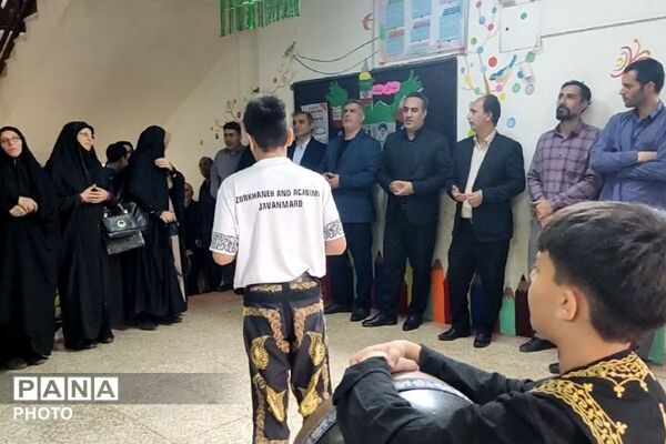 حضور مسئولان ناحیه دو شهرری در مراسم جشن عاطفه‌های دبستان پانزده خرداد 
