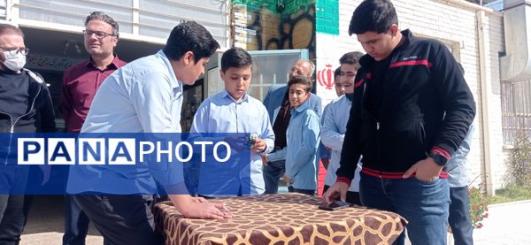 مسابقات درون مدرسه‌ای حل مکعب روبیک در دبیرستان شهید بهشتی کاشمر