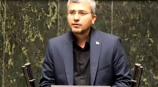 نماینده مجلس به آمریکا: با کل نیروی دریایی‌تان هم توان عبور از تنگه هرمز را نخواهید داشت
