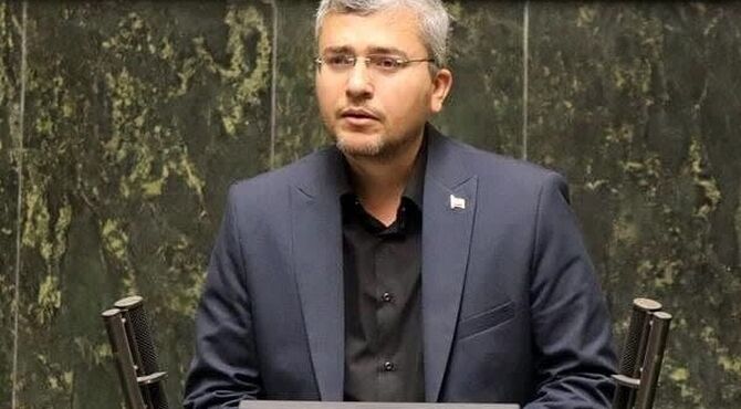 نماینده مجلس به آمریکا: با کل نیروی دریایی‌تان هم توان عبور از تنگه هرمز را نخواهید داشت