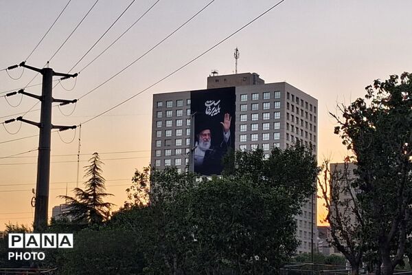 اینجا مصلاست؛ جایی که تاریخ از میان اشک‌ها عبور کرد