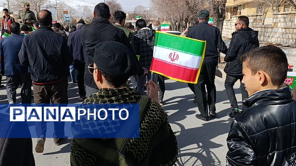 حضور گسترده مردم سفیددشت در راهپیمایی ۲۲ بهمن