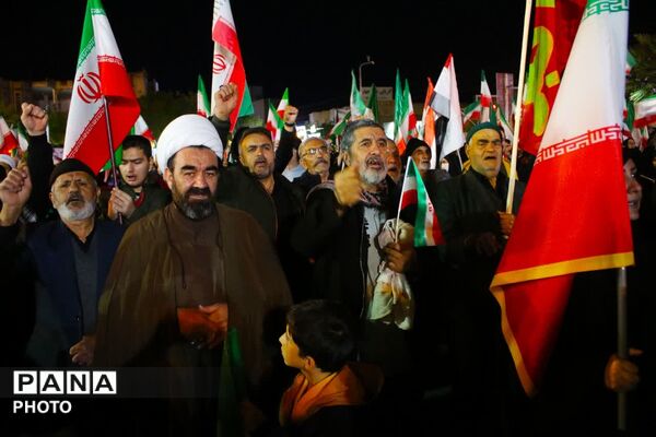 حضور پرشکوه مردم قم در میدان توحید