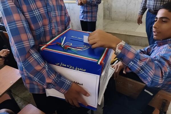 انتخاباتی برای ایجاد آرامش فکری و روحی در دبیرستان معارف صدرا ولایت 