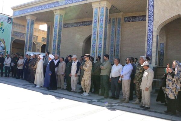 آیین غبارروبی و گلباران مزار شهدا در آستان امامزاده بی‌بی سکینه خاتون (س)