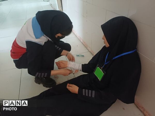 برگزاری بیست و هفتمین مانور سراسری زلزله و ایمنی در مدرسه فاطمه زهرا (س) دستگرد برخوار 