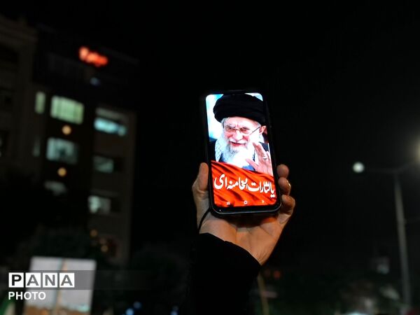 امواج پی در پی شبانه مردم غیور نیشابور در حسینیه امام خامنه ای 