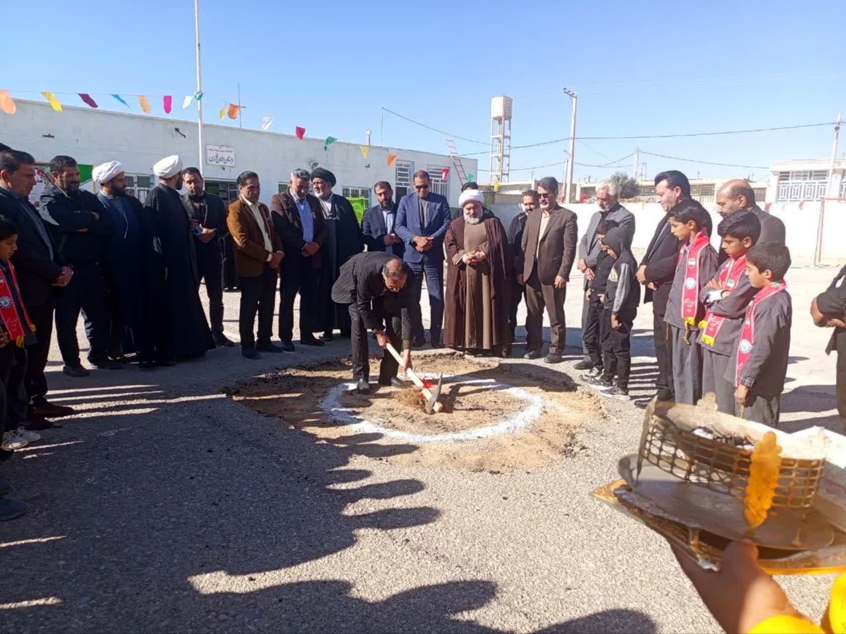 آیین کلنگ زنی آموزشگاه ۶کلاسه سلمان فارسی  در روستای بداف ابرکوه