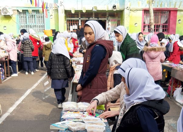 برپایی بازارچه نوروزی در دبستان شهید عباسی مشهد