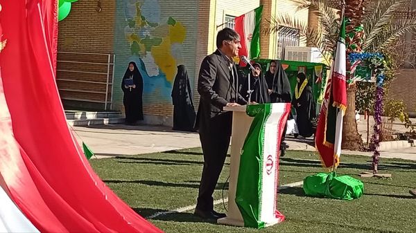 آئین نواختن زنگ انقلاب در دبیرستان حجاب بافق