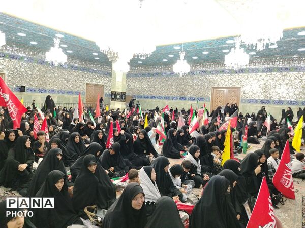 پرچم سرخ انتقام در دست بانوان افغانستانی