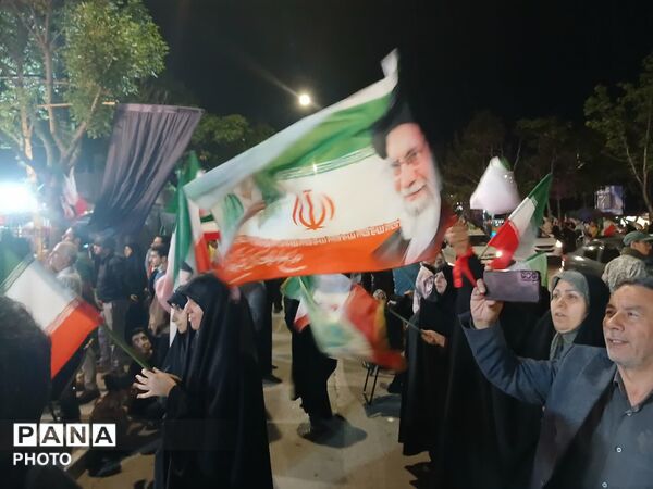 موج حماسه مشهدیان در بلوار احمد آباد 