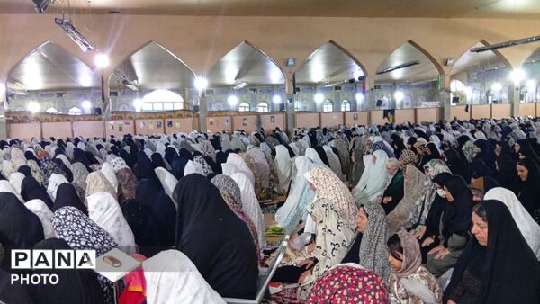 اقامه نماز عید فطر در یاسوج مصلی امام خمینی (ره)