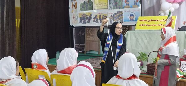 بازدید رئیس سازمان دانش‌آموزی از دبستان شاهد دختران