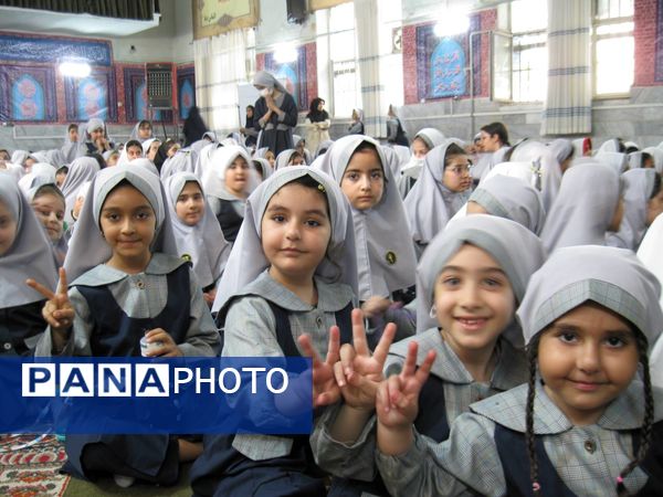 جشن ولادت حضرت معصومه (س) و روز دختر در مدرسه آزادی 