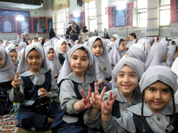 جشن ولادت حضرت معصومه (س) و روز دختر در مدرسه آزادی 