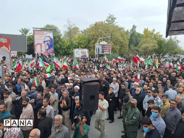 وداع حماسی دریادلان هرمزگان با فرمانده شهید علیرضا تنگسیری در بندرعباس