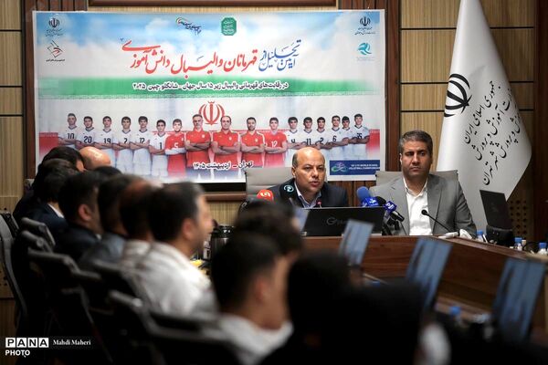 مراسم تجلیل از قهرمانان والیبال دانش‌آموزی ایران