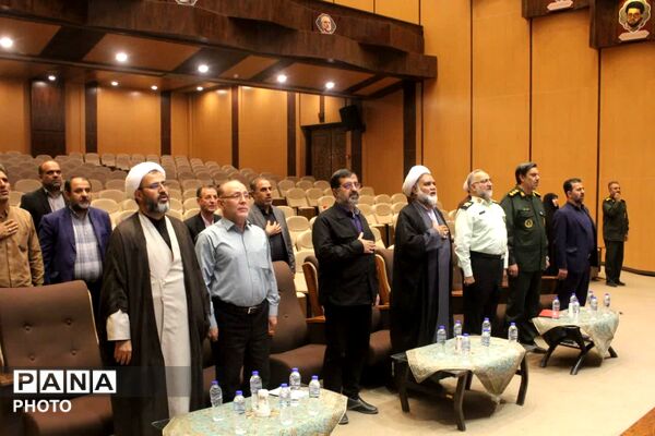 رونمایی از نخستین جلد دانشنامه دفاع مقدس استان قم