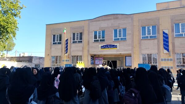 برگزاری مراسم عزاداری شهادت شهید سید حسن نصرالله در دبیرستان حضرت معصومه (س) شهرستان خلیل‌آباد