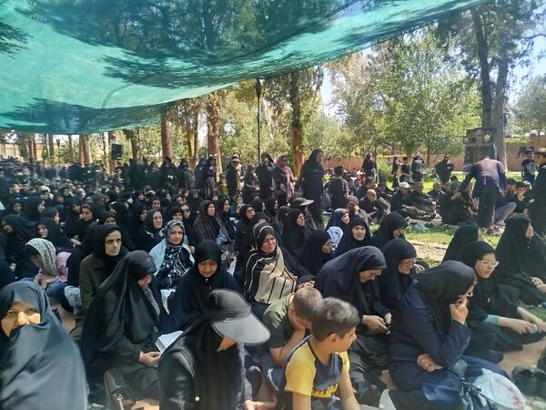 جاماندگان اربعین حسینی در  راهپیمایی حرم تا حرم نیشابور 