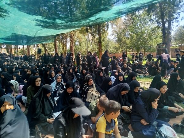 جاماندگان اربعین حسینی در  راهپیمایی حرم تا حرم نیشابور 