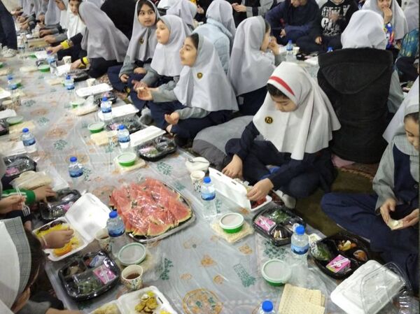 برپایی ضیافت افطاری در دبستان آزادی 