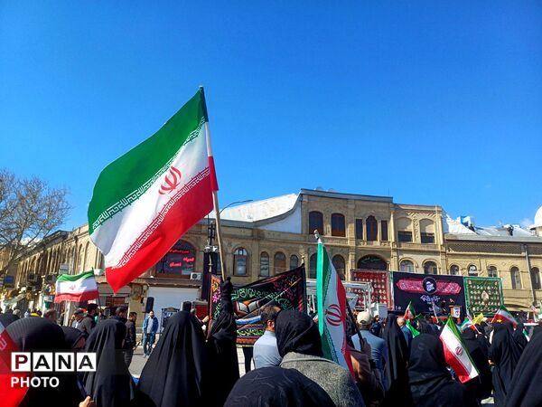 اجتماع باشکوه مردم در میدان امام خمینی(ره) به‌مناسبت چهلمین روز رحلت امام خامنه‌ای