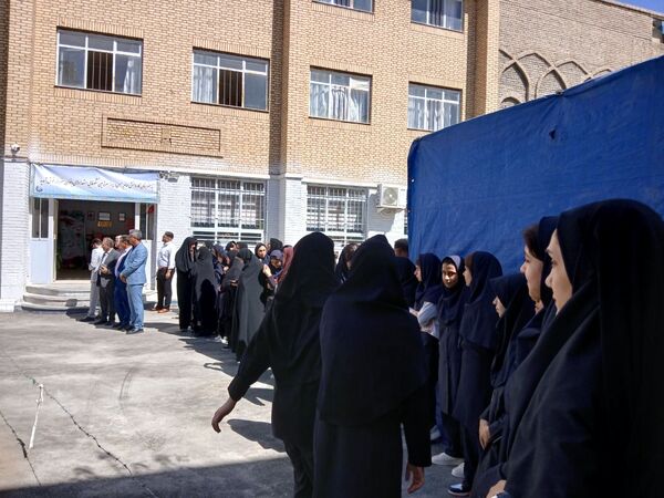  آیین تجدید میثاق دانش‌آموزان هنرستان امام حسن مجتبی (ع) با شهدای غواص دریادل